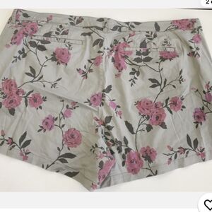 LANE BRYANT Floral Print Casual Chino Shorts Gray/Rose Pink Stretch Size 26p
